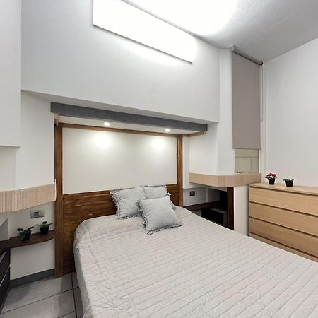 "R&P Apartment", Short Term Stay, Elegant Design, Bisceglie Metro Station, Easy For San Siro And Fiera Milano, Free Parking Екстер'єр фото