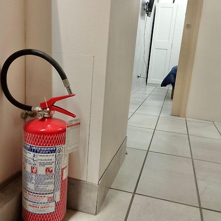 "R&P Apartment", Short Term Stay, Elegant Design, Bisceglie Metro Station, Easy For San Siro And Fiera Milano, Free Parking Екстер'єр фото
