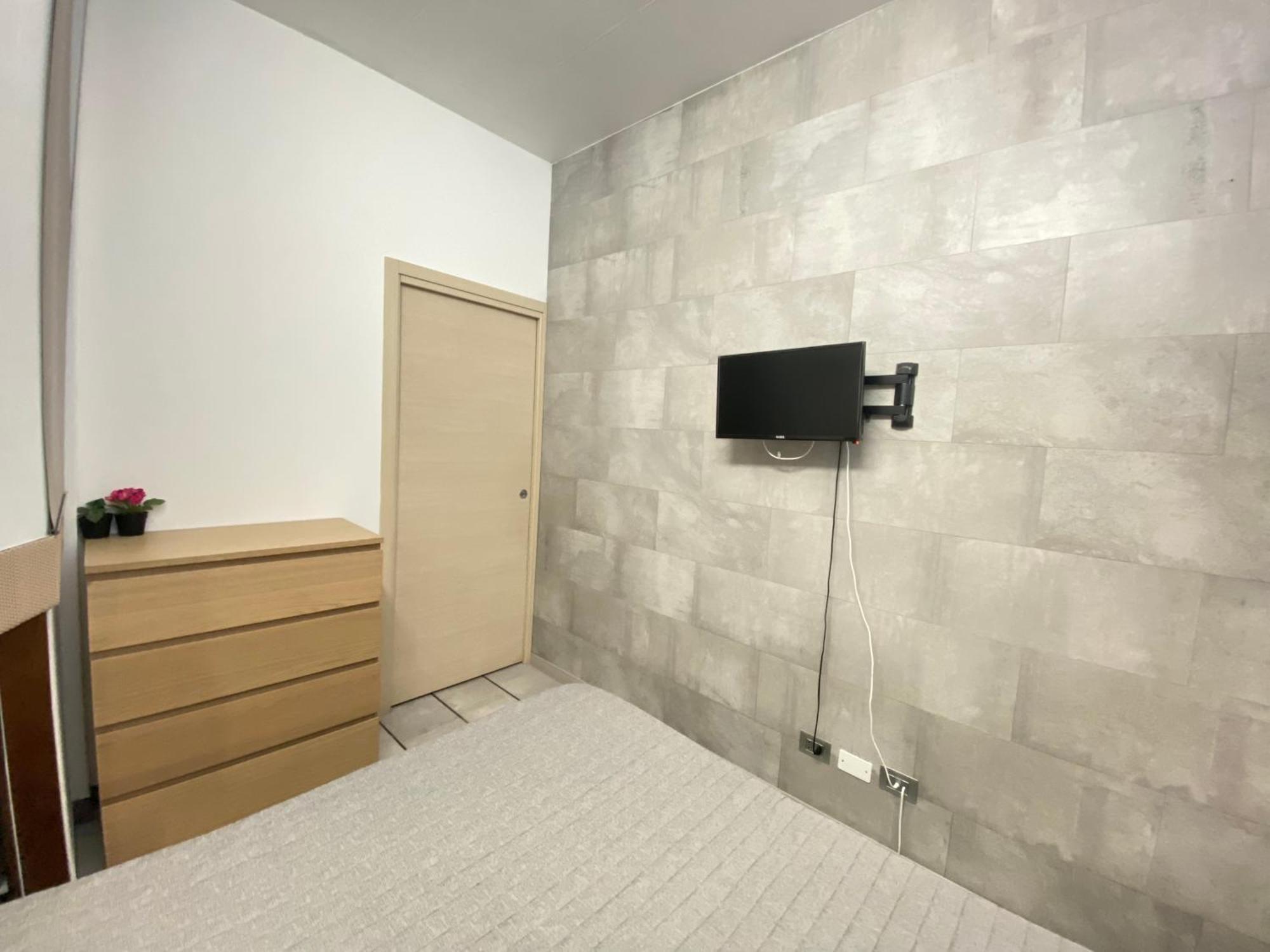 "R&P Apartment", Short Term Stay, Elegant Design, Bisceglie Metro Station, Easy For San Siro And Fiera Milano, Free Parking Екстер'єр фото