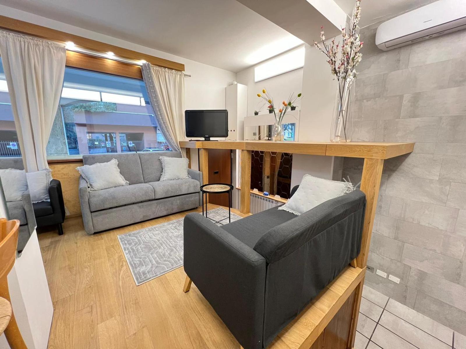 "R&P Apartment", Short Term Stay, Elegant Design, Bisceglie Metro Station, Easy For San Siro And Fiera Milano, Free Parking Екстер'єр фото