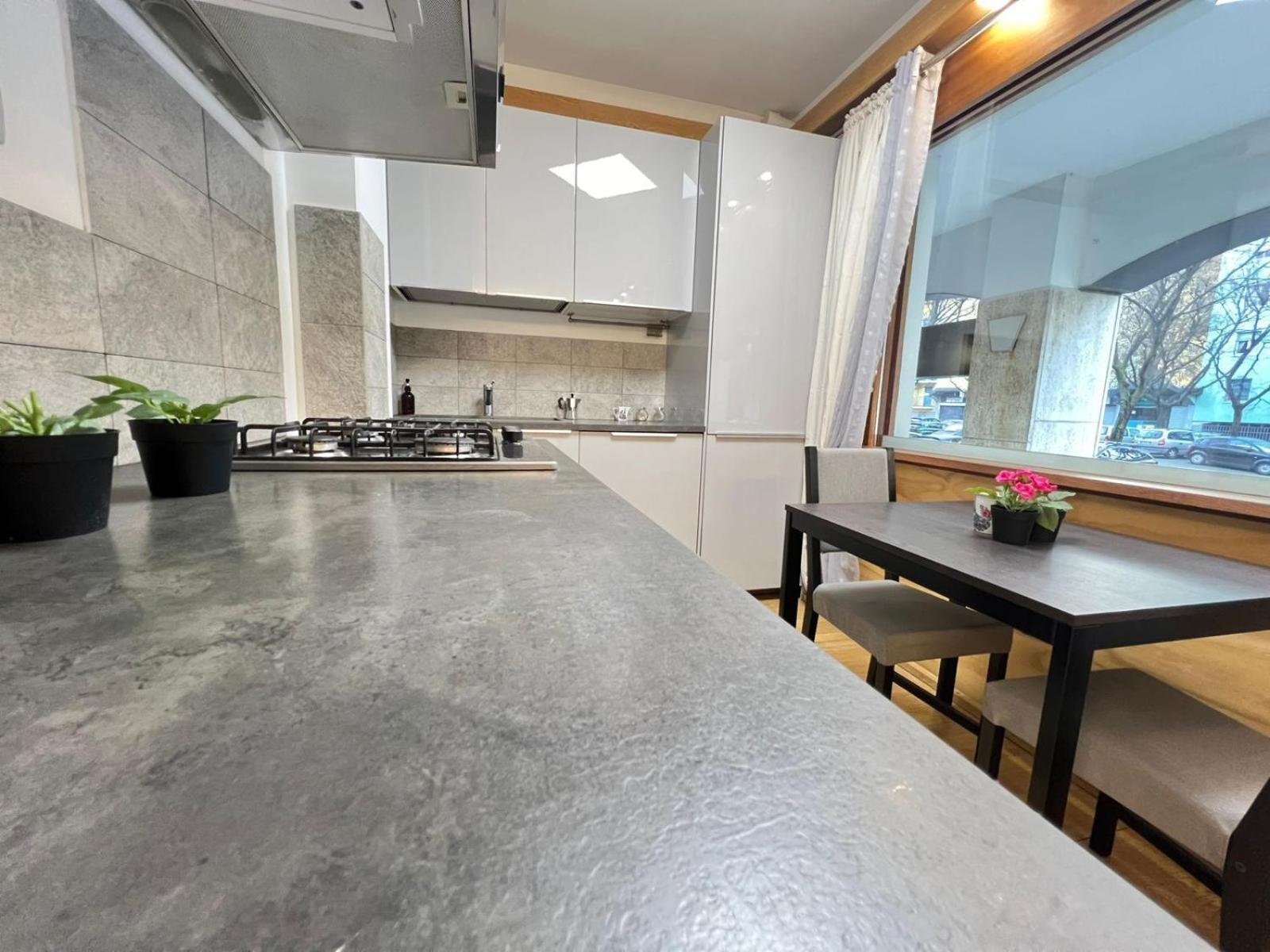 "R&P Apartment", Short Term Stay, Elegant Design, Bisceglie Metro Station, Easy For San Siro And Fiera Milano, Free Parking Екстер'єр фото