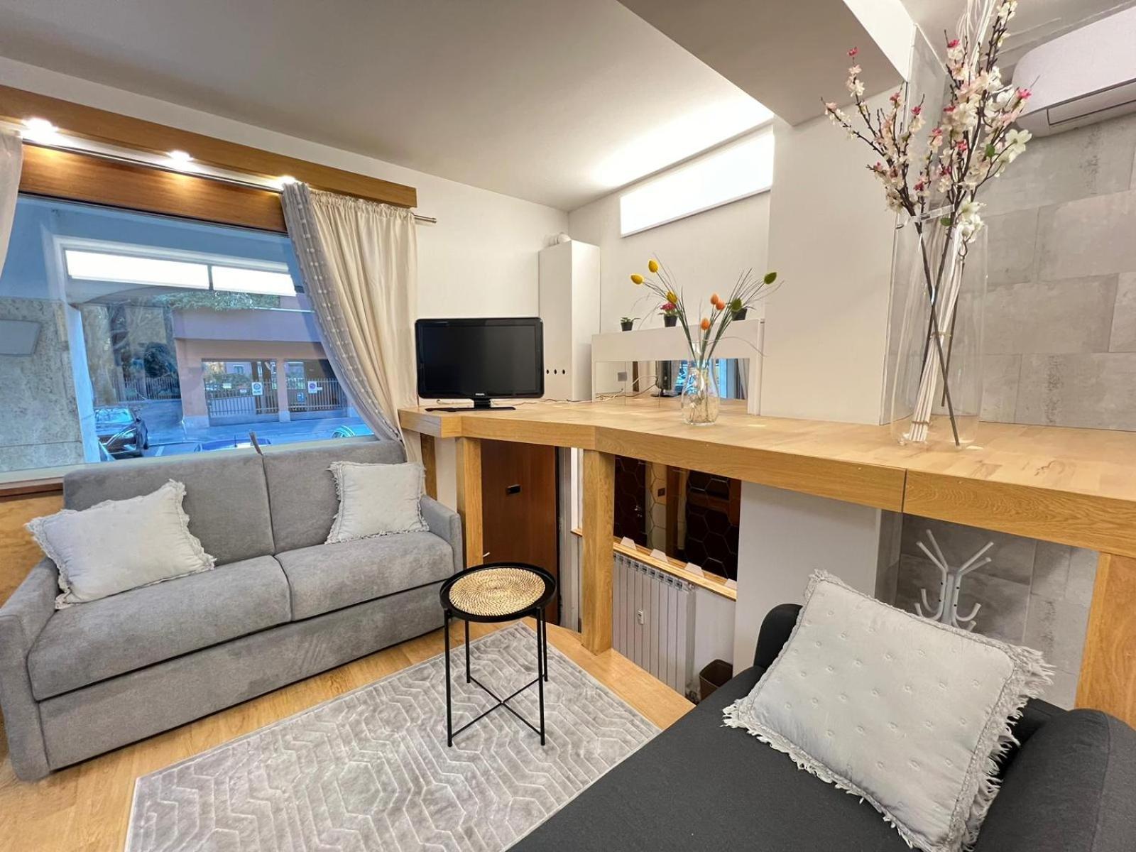 "R&P Apartment", Short Term Stay, Elegant Design, Bisceglie Metro Station, Easy For San Siro And Fiera Milano, Free Parking Екстер'єр фото