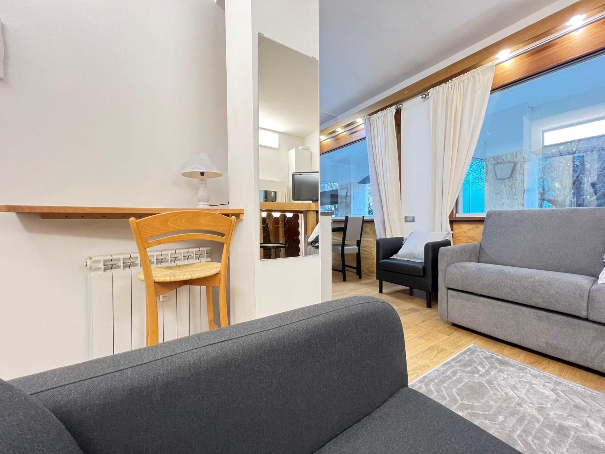 "R&P Apartment", Short Term Stay, Elegant Design, Bisceglie Metro Station, Easy For San Siro And Fiera Milano, Free Parking Екстер'єр фото