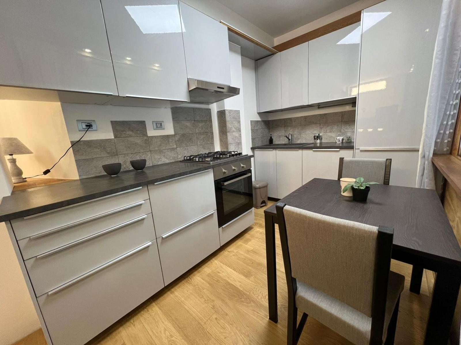 "R&P Apartment", Short Term Stay, Elegant Design, Bisceglie Metro Station, Easy For San Siro And Fiera Milano, Free Parking Екстер'єр фото
