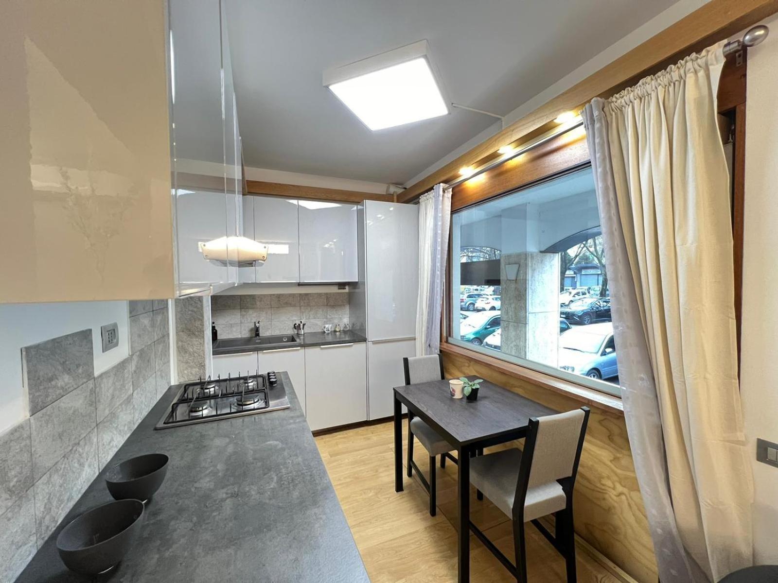 "R&P Apartment", Short Term Stay, Elegant Design, Bisceglie Metro Station, Easy For San Siro And Fiera Milano, Free Parking Екстер'єр фото