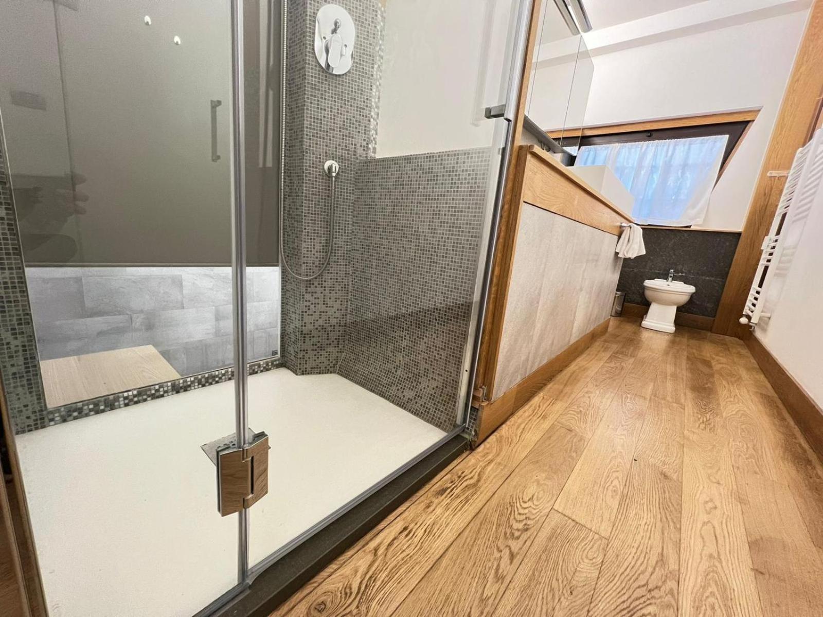 "R&P Apartment", Short Term Stay, Elegant Design, Bisceglie Metro Station, Easy For San Siro And Fiera Milano, Free Parking Екстер'єр фото