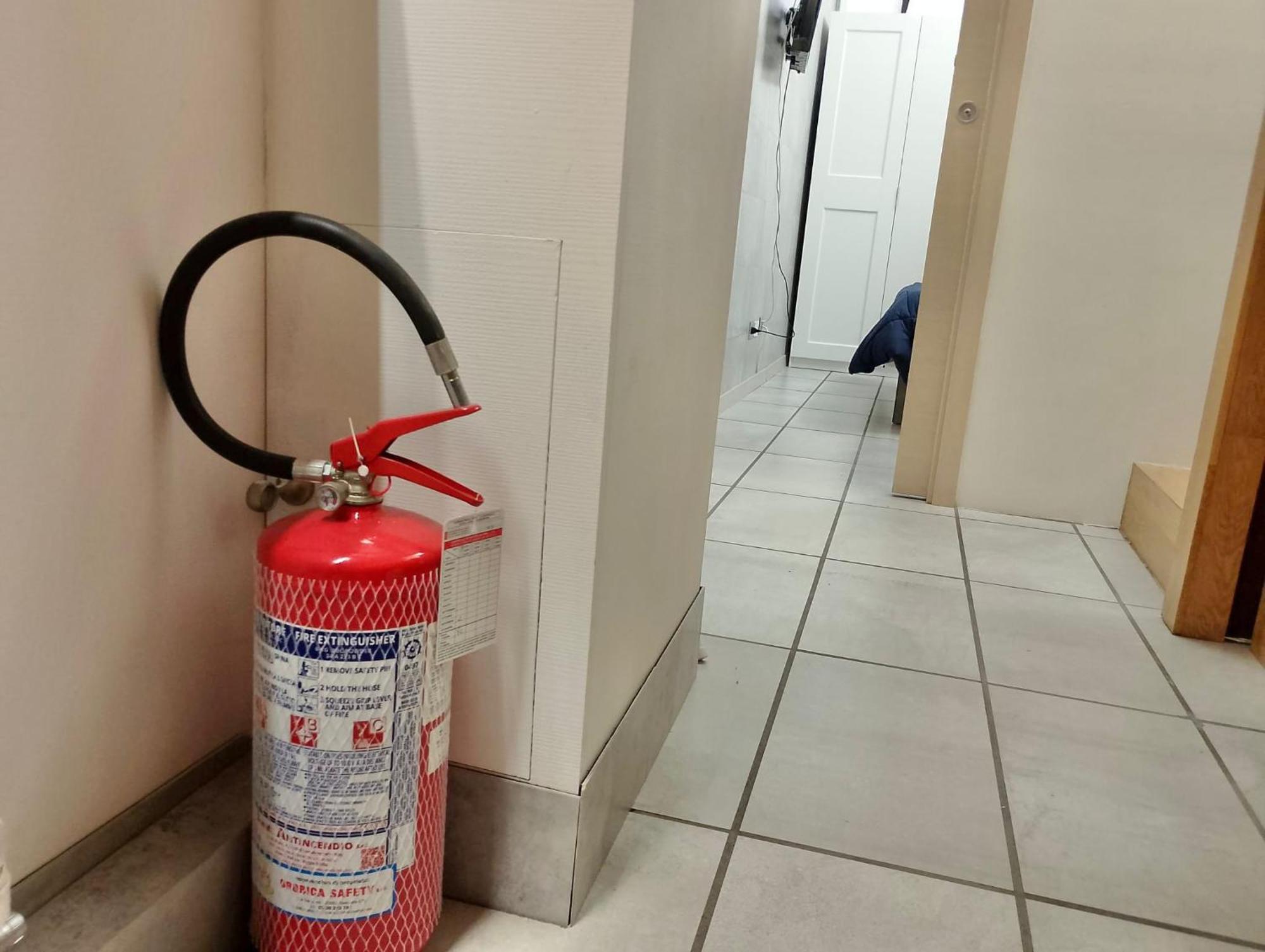 "R&P Apartment", Short Term Stay, Elegant Design, Bisceglie Metro Station, Easy For San Siro And Fiera Milano, Free Parking Екстер'єр фото